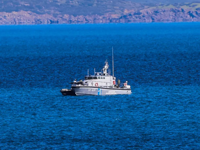 Σύλληψη 44χρονου διακινητή στην Αθήνα από το Λιμενικό. Κατασχέθηκαν 436,2γρ μεθαμφεταμίνης. Έρευνα για κύκλωμα ναρκωτικών από το Κεντρικό Λιμεναρχείο Ελευσίνας.