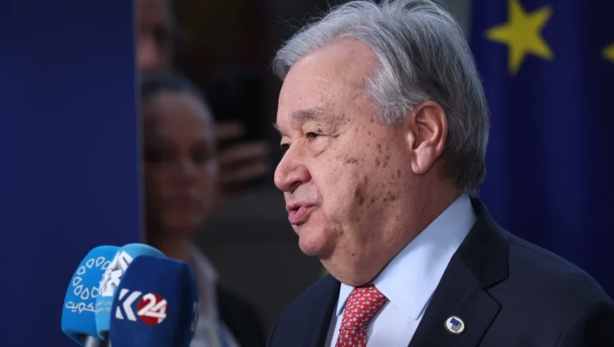 Ο ΟΗΕ ζητά από τις εταιρείες Τεχνητής Νοημοσύνης να αποκαλύπτουν τις περιβαλλοντικές τους επιπτώσεις και να χρησιμοποιούν καθαρή ενέργεια έως το 2030. Τι δήλωσε ο Αντόνιο Γκουτέρες.