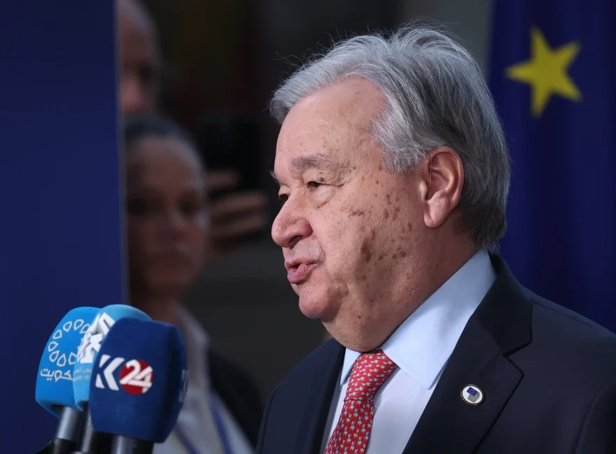 Ο ΟΗΕ ζητά από τις εταιρείες Τεχνητής Νοημοσύνης να αποκαλύπτουν τις περιβαλλοντικές τους επιπτώσεις και να χρησιμοποιούν καθαρή ενέργεια έως το 2030. Τι δήλωσε ο Αντόνιο Γκουτέρες.