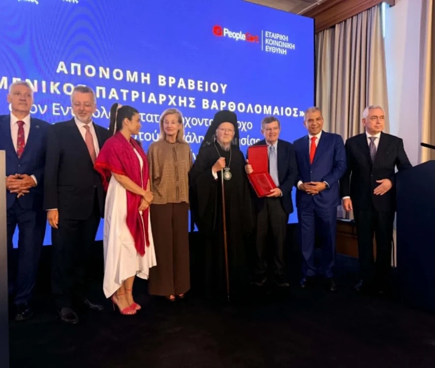 Με θερμά λόγια για την προσφορά του Αθανασίου Μαρτίνου προς το Οικουμενικό Πατριαρχείο και την Ομογένεια, ο Πατριάρχης Βαρθολομαίος απένειμε το Βραβείο «Οικουμενικός Πατριάρχης Βαρθολομαίος» σε ειδική εκδήλωση της PeopleCert στο Φανάρι.
