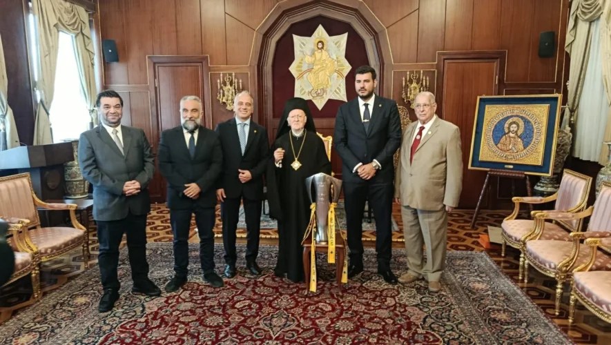 Αντιπροσωπεία της ΑΕΚ παρουσιάζει το τρόπαιο του πρωταθλήματος στον Οικουμενικό Πατριάρχη Βαρθολομαίο στο Οικουμενικό Πατριαρχείο.