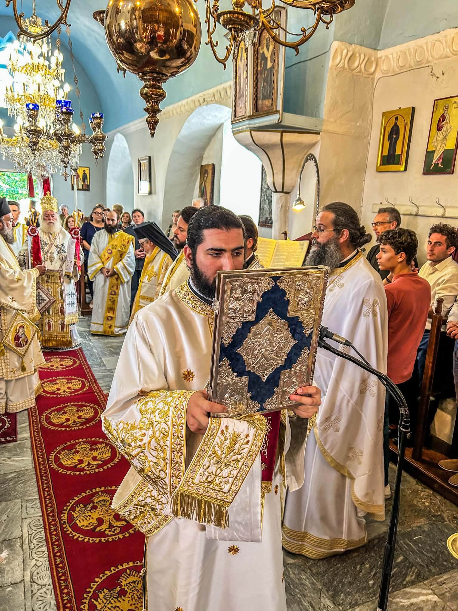 Πατριαρχική Θεία Λειτουργία, Αμοργός, Πατριάρχης Θεόδωρος Β΄, Πατριάρχης Παρθένιος, Ιερό Μνημόσυνο, Εκκλησία Αλεξανδρείας, Μητρόπολη Θήρας, Ορθοδοξία, Κυκλάδες, Εκκλησιαστικές Ειδήσεις