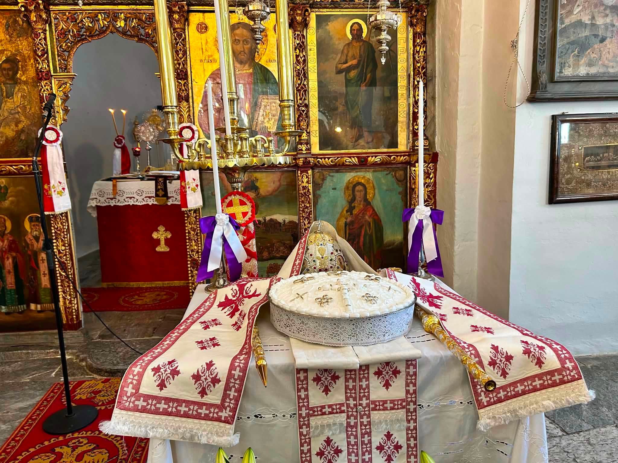 Πατριαρχική Θεία Λειτουργία, Αμοργός, Πατριάρχης Θεόδωρος Β΄, Πατριάρχης Παρθένιος, Ιερό Μνημόσυνο, Εκκλησία Αλεξανδρείας, Μητρόπολη Θήρας, Ορθοδοξία, Κυκλάδες, Εκκλησιαστικές Ειδήσεις