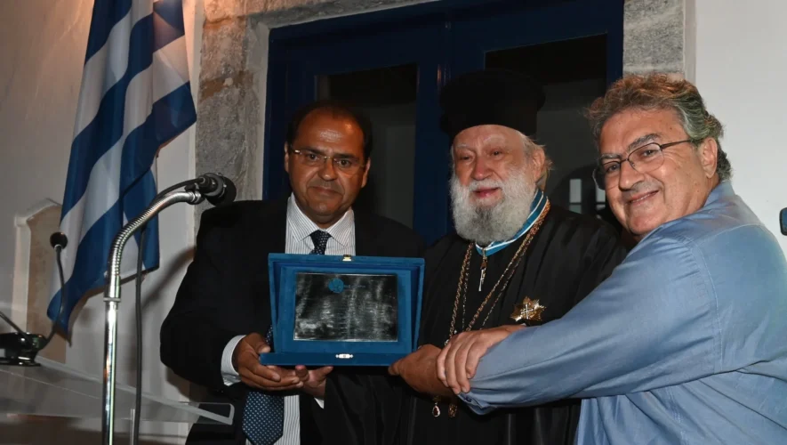 π. Θωμάς Συνοδινός, Αμοργός, 40 χρόνια ιεροσύνης, τιμητική εκδήλωση, Πατριάρχης Αλεξανδρείας, Αρχιεπίσκοπος Ιερώνυμος, Εκκλησία της Ελλάδος, Δήμος Αμοργού, Λίνα Μενδώνη, πολιτιστική κληρονομιά, εκκλησιαστικά μνημεία, ιερατική διακονία