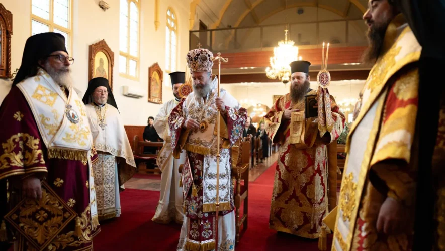 Ο Αρχιεπίσκοπος Αυστραλίας Μακάριος κατά τη Θεία Λειτουργία για τη μνήμη του Οσίου Παϊσίου στον Καθεδρικό Ναό «Άξιον Εστί» στη Μελβούρνη.