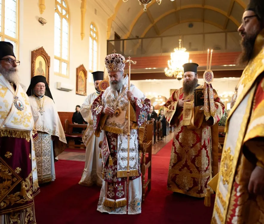 Ο Αρχιεπίσκοπος Αυστραλίας Μακάριος κατά τη Θεία Λειτουργία για τη μνήμη του Οσίου Παϊσίου στον Καθεδρικό Ναό «Άξιον Εστί» στη Μελβούρνη.