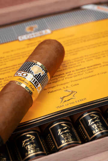 Cohiba, Habanos, Κούβα, κουβανέζικα πούρα, ιστορία Cohiba, Behike, Maduro 5, Classic Line, Siglo VI, premium Habanos, Vuelta Abajo, κουβανικός καπνός, χειροποίητα Habanos, πολιτιστική κληρονομιά, ιστορικές μάρκες