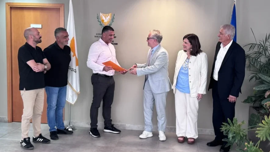 Το Πολιτιστικό Χωριό Λέμπας κατά την τελετή υπογραφής της συμφωνίας λειτουργίας στο Υφυπουργείο Πολιτισμού.