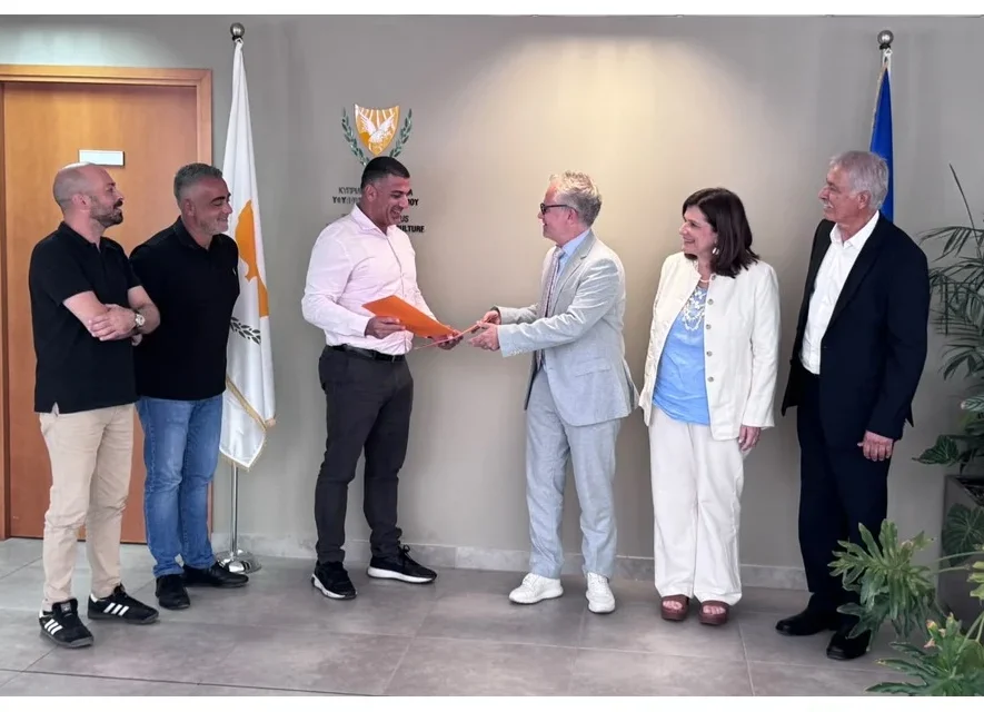 Το Πολιτιστικό Χωριό Λέμπας κατά την τελετή υπογραφής της συμφωνίας λειτουργίας στο Υφυπουργείο Πολιτισμού.