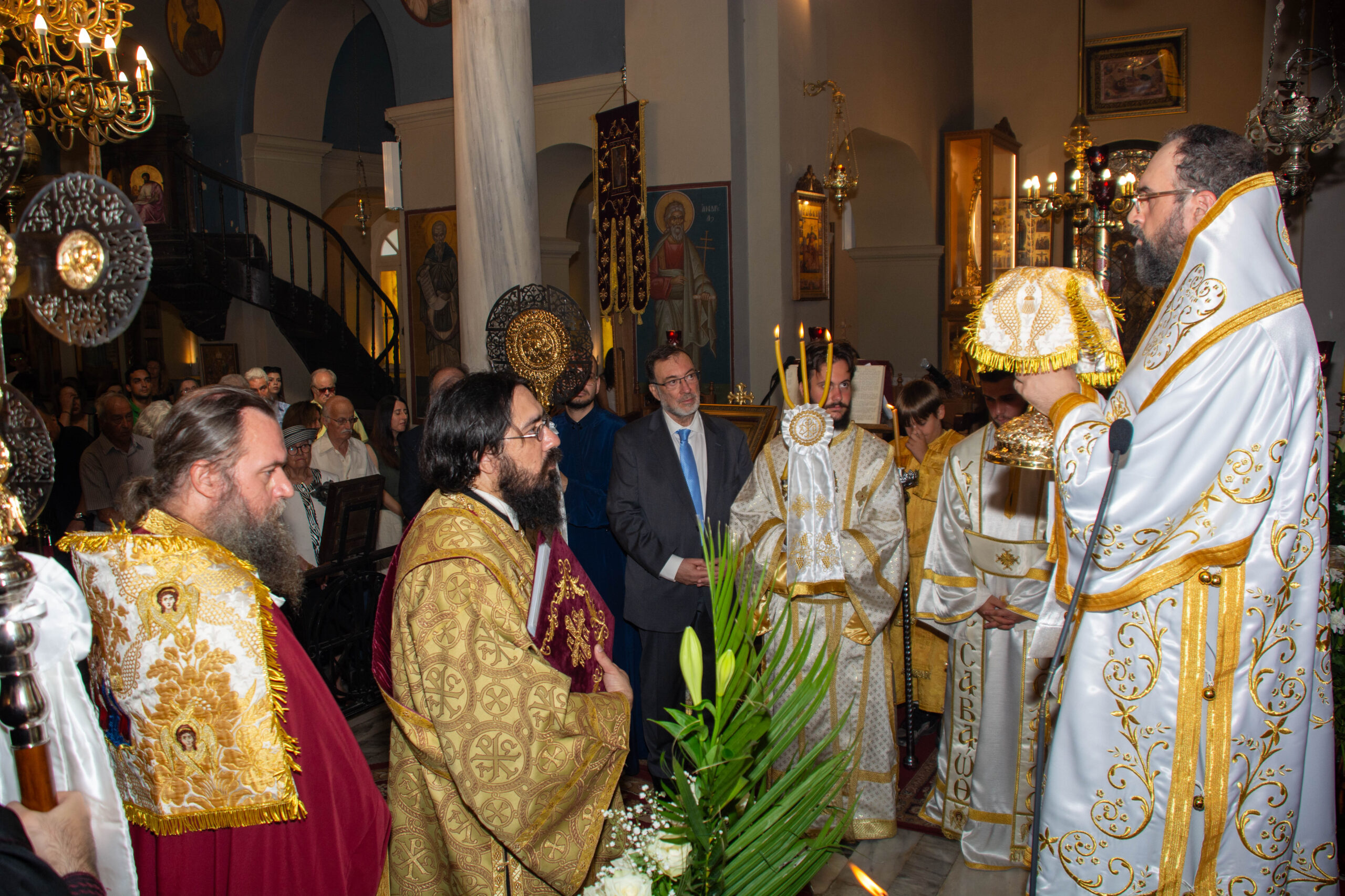 Η πρώτη αρχιερατική Θεία Λειτουργία του Επισκόπου Ανδίδων κ. Ισιδώρου στον Ιστορικό Ιερό Ναό Μεταμορφώσεως Σωτήρος στην Πλάκα