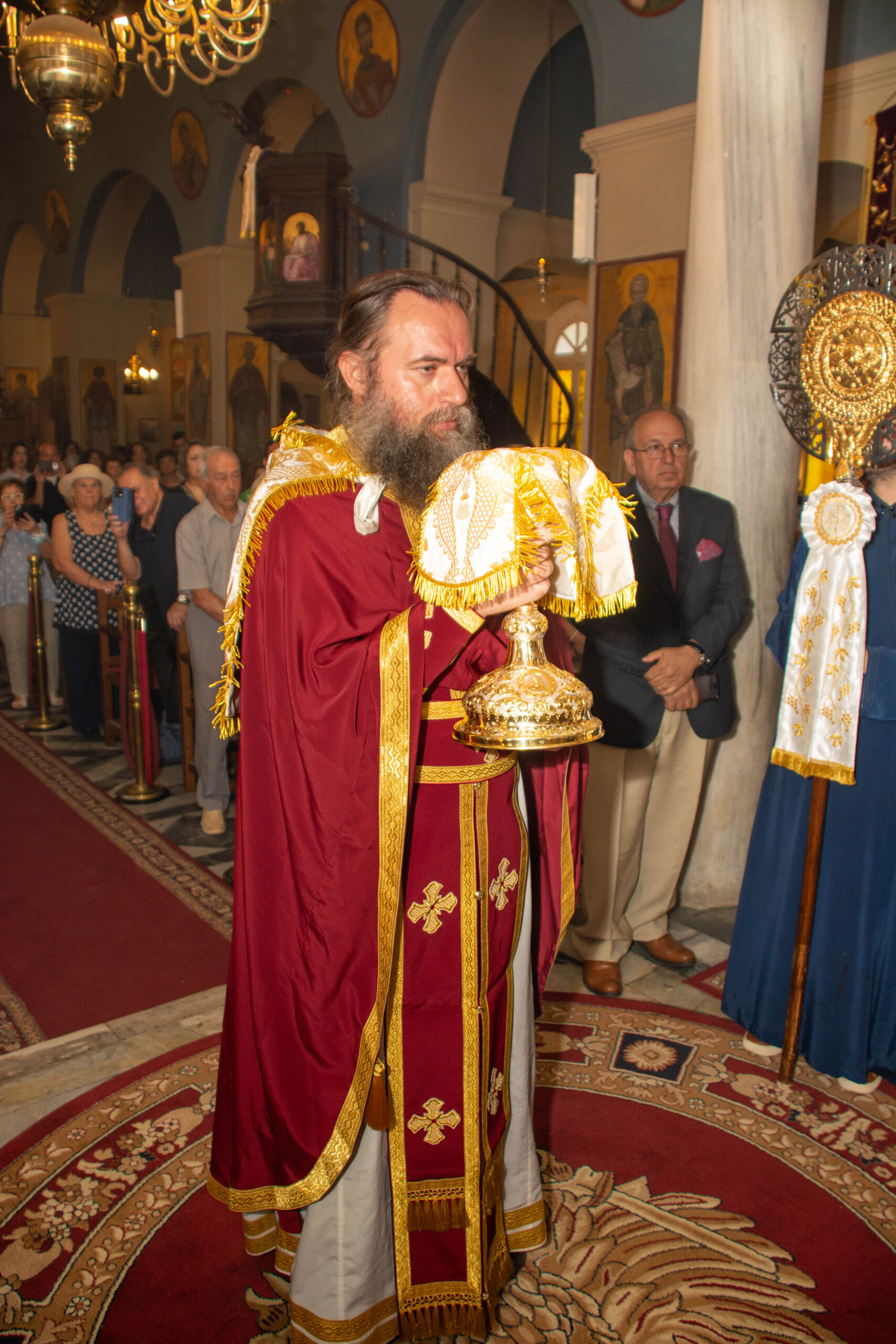 Η πρώτη αρχιερατική Θεία Λειτουργία του Επισκόπου Ανδίδων κ. Ισιδώρου στον Ιστορικό Ιερό Ναό Μεταμορφώσεως Σωτήρος στην Πλάκα