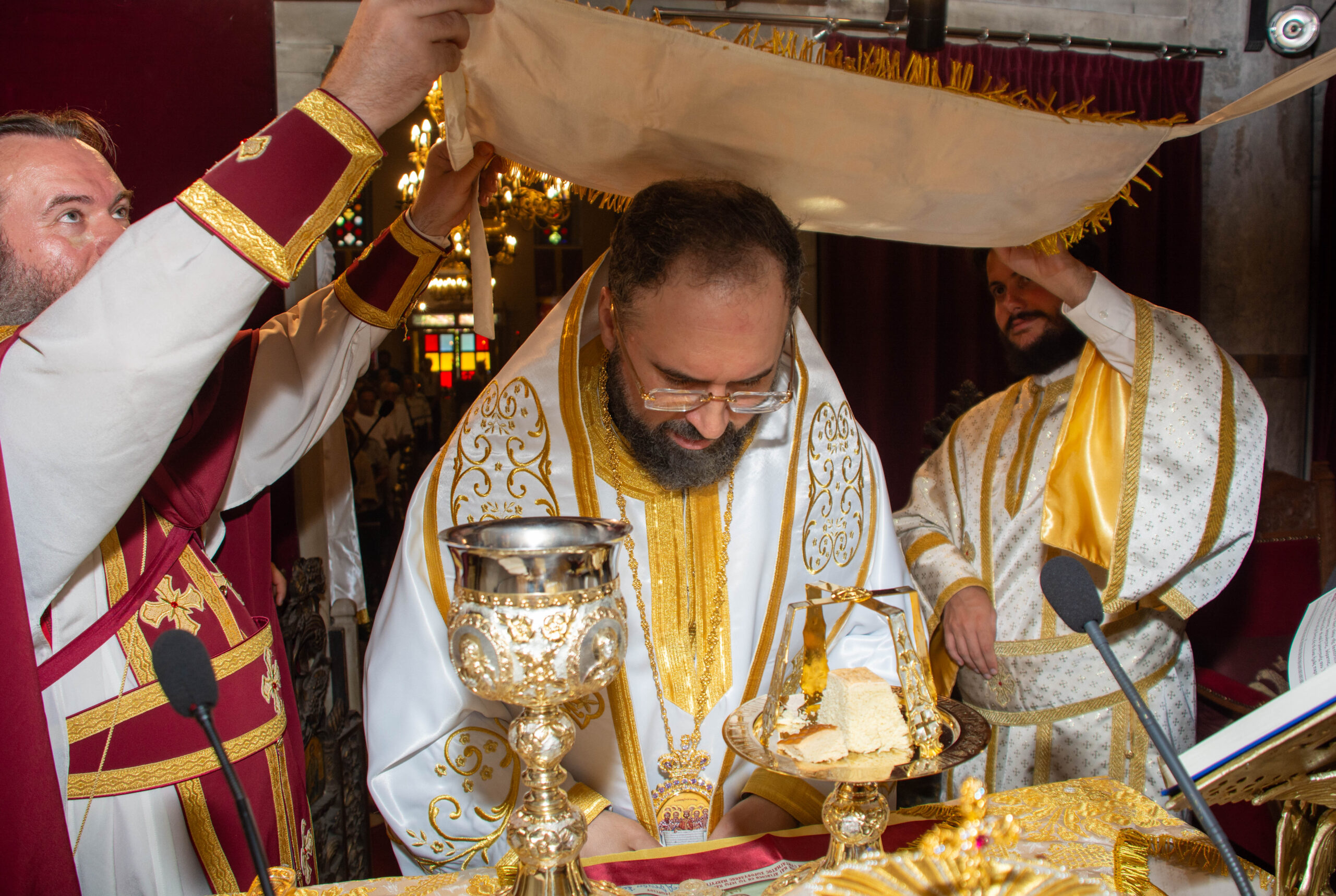 Η πρώτη αρχιερατική Θεία Λειτουργία του Επισκόπου Ανδίδων κ. Ισιδώρου στον Ιστορικό Ιερό Ναό Μεταμορφώσεως Σωτήρος στην Πλάκα