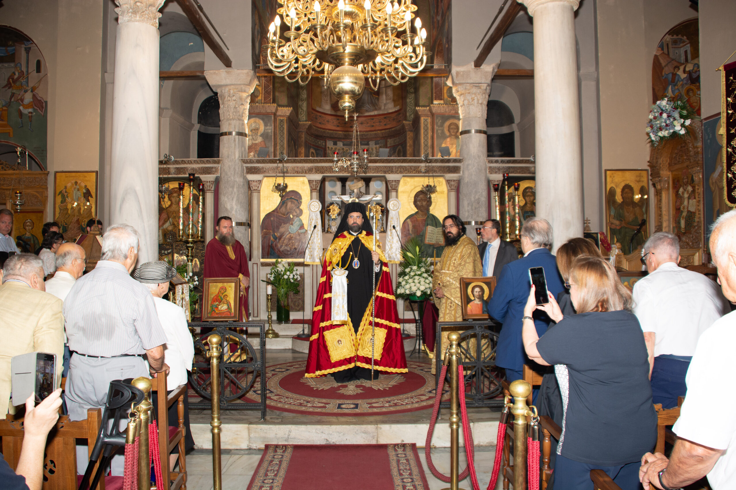 Η πρώτη αρχιερατική Θεία Λειτουργία του Επισκόπου Ανδίδων κ. Ισιδώρου στον Ιστορικό Ιερό Ναό Μεταμορφώσεως Σωτήρος στην Πλάκα