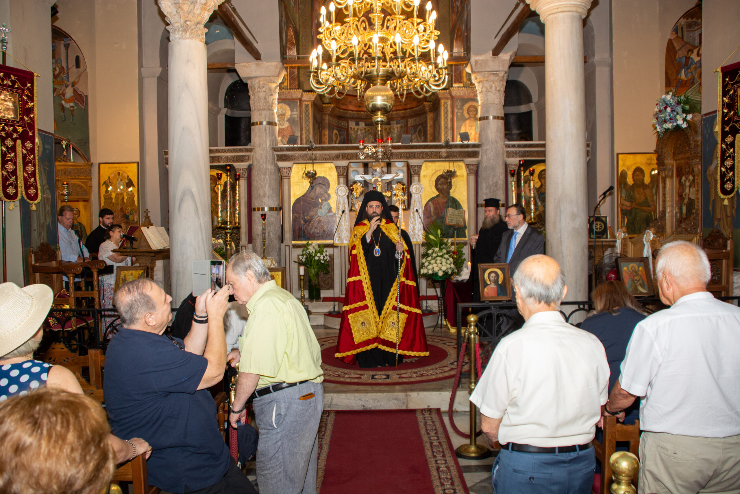 Η πρώτη αρχιερατική Θεία Λειτουργία του Επισκόπου Ανδίδων κ. Ισιδώρου στον Ιστορικό Ιερό Ναό Μεταμορφώσεως Σωτήρος στην Πλάκα