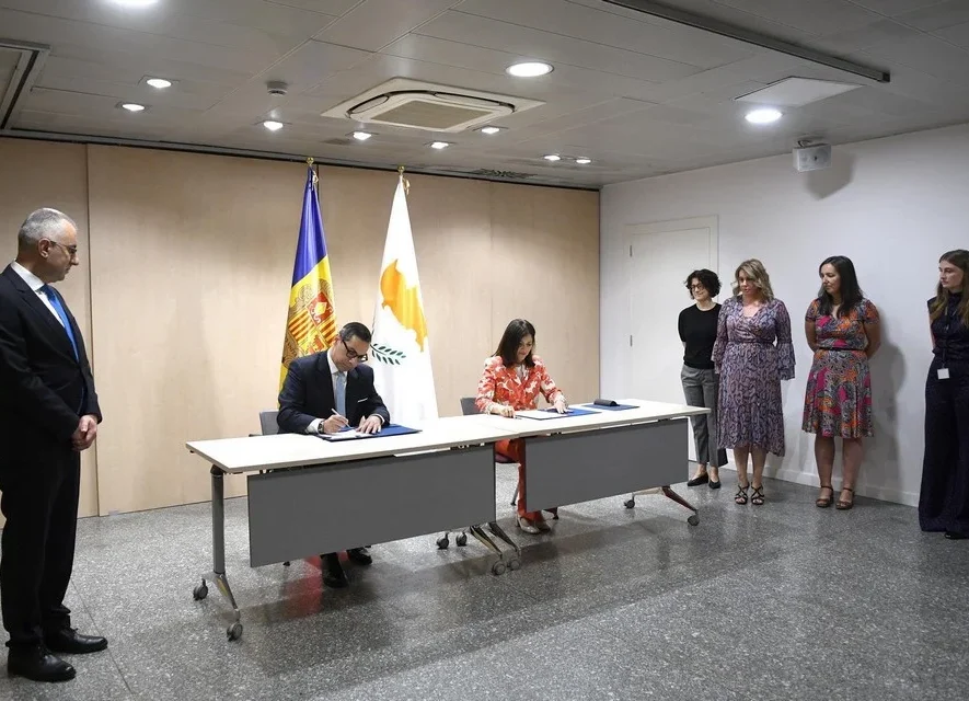 Ο Υπουργός Εξωτερικών Κωνσταντίνος Κόμπος κατά τη συνάντησή του με την Υπουργό Εξωτερικών της Ανδόρρας, Imma Tor Faus.
