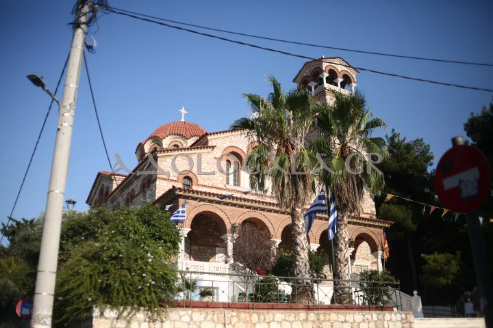 Ο Ιερός Ναός Αγίου Αιμιλιανού στον Λόφο Σκουζέ κατά την πανήγυρη του Αγίου.