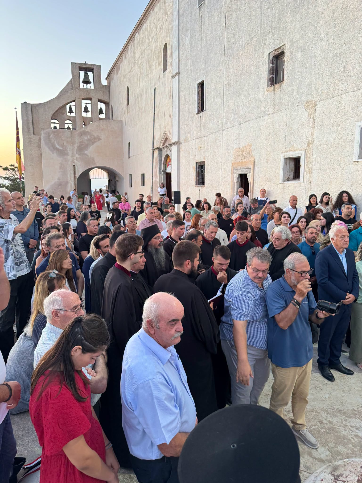Προφήτης Ηλίας, Ιερά Μονή Προφήτου Ηλιού Θήρας, Σαντορίνη, Μητρόπολη Θήρας, πανθηραϊκός εορτασμός, Μητροπολίτης Αμφιλόχιος, Θεία Λειτουργία, Τρισαρχιερατικός Εσπερινός, Κυκλάδες, εκκλησιαστικές ειδήσεις