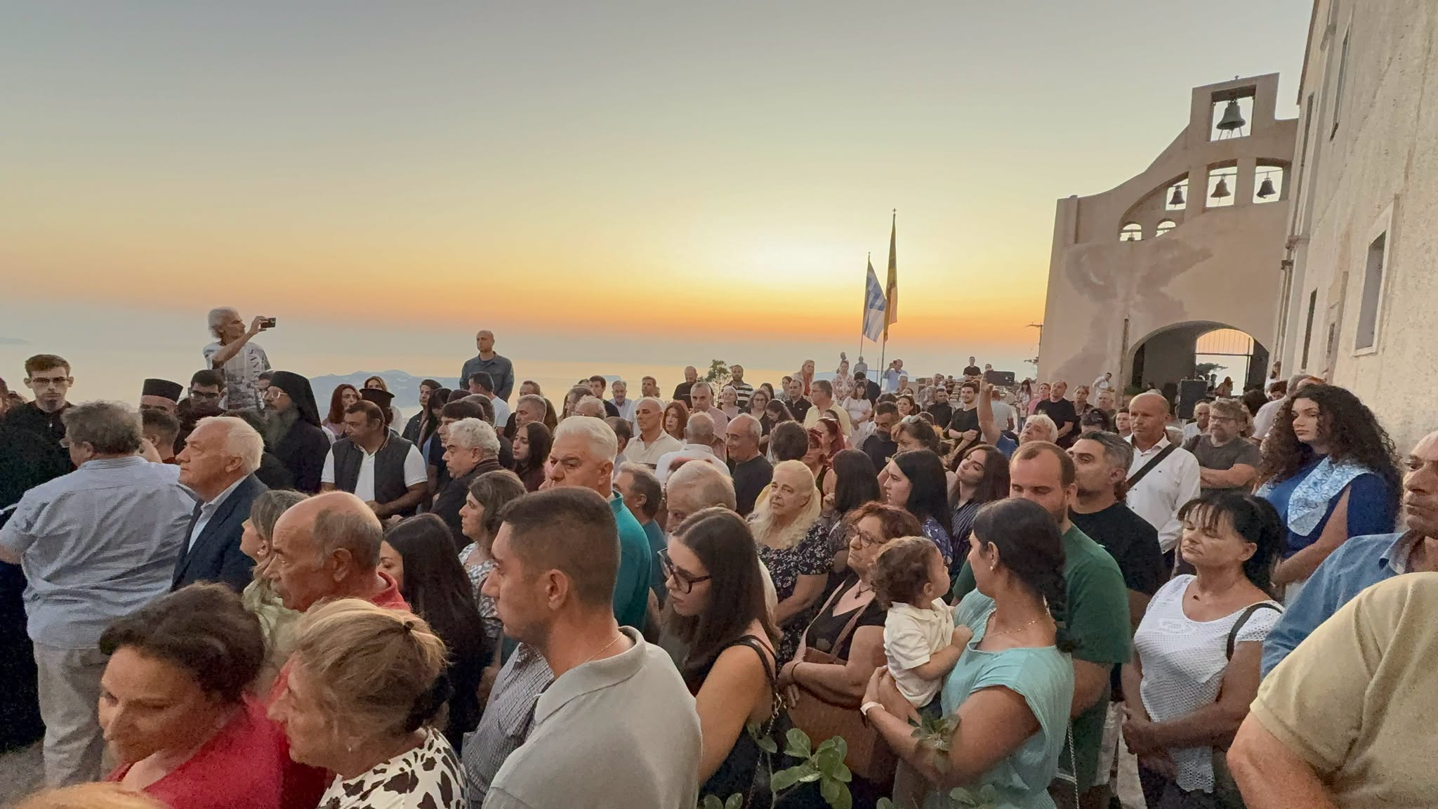 Προφήτης Ηλίας, Ιερά Μονή Προφήτου Ηλιού Θήρας, Σαντορίνη, Μητρόπολη Θήρας, πανθηραϊκός εορτασμός, Μητροπολίτης Αμφιλόχιος, Θεία Λειτουργία, Τρισαρχιερατικός Εσπερινός, Κυκλάδες, εκκλησιαστικές ειδήσεις