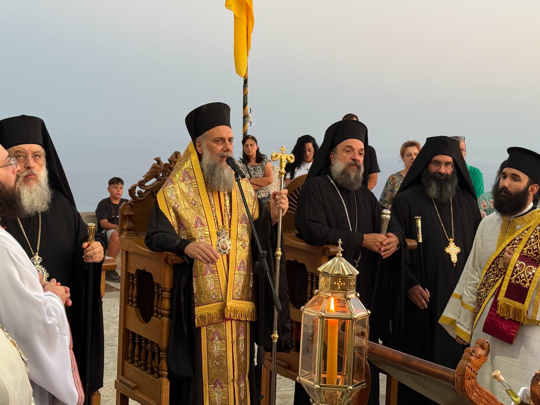 Προφήτης Ηλίας, Ιερά Μονή Προφήτου Ηλιού Θήρας, Σαντορίνη, Μητρόπολη Θήρας, πανθηραϊκός εορτασμός, Μητροπολίτης Αμφιλόχιος, Θεία Λειτουργία, Τρισαρχιερατικός Εσπερινός, Κυκλάδες, εκκλησιαστικές ειδήσεις