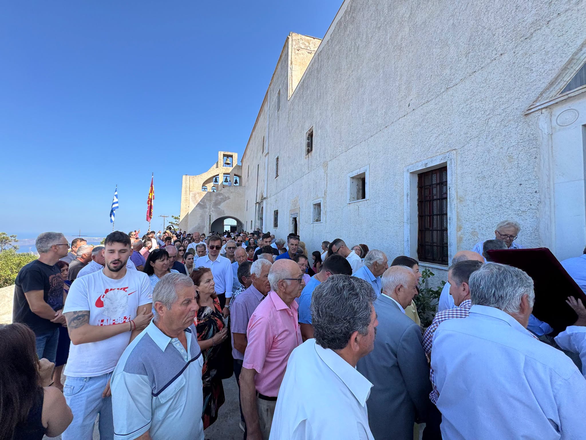 Προφήτης Ηλίας, Ιερά Μονή Προφήτου Ηλιού Θήρας, Σαντορίνη, Μητρόπολη Θήρας, πανθηραϊκός εορτασμός, Μητροπολίτης Αμφιλόχιος, Θεία Λειτουργία, Τρισαρχιερατικός Εσπερινός, Κυκλάδες, εκκλησιαστικές ειδήσεις