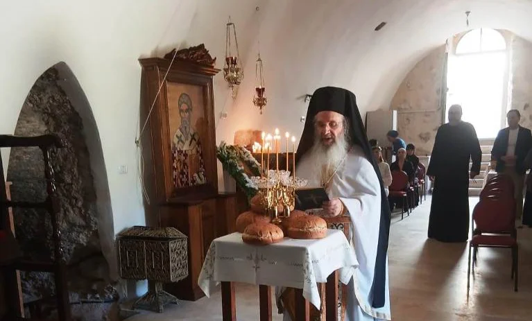 Πιστοί συμμετέχουν στη Θεία Λειτουργία για την εορτή του Αγίου Μεγαλομάρτυρος Προκοπίου στο Πατριαρχείο Ιεροσολύμων.